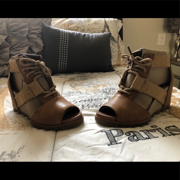 Sorel Joanie lace up wedge size 10-like new - Picture 6 of 9